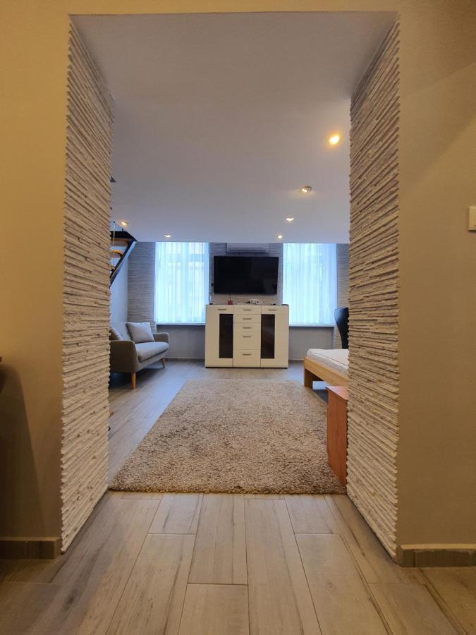 Belvárosi Exkluzív Loft Debrecen Esterno foto