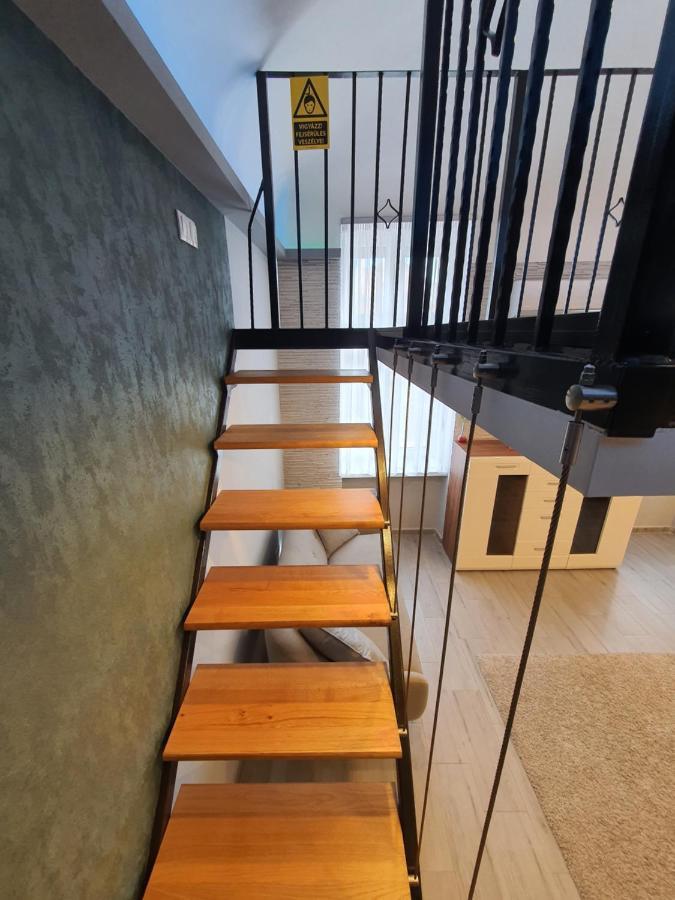 Belvárosi Exkluzív Loft Debrecen Esterno foto